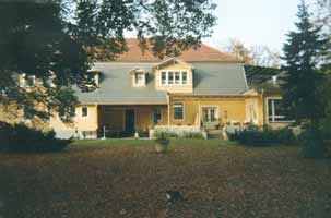 Das Altersheim aus der Sicht vom Gutspark aus