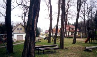 Der Kinderspielplatz am Feuerwehrhaus und der Weg nach Gro� Drewitz